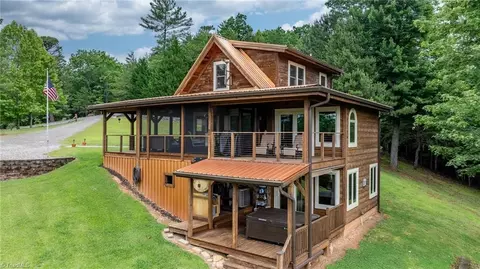 419 Woodpecker Rd, Purlear, NC 28665 photo 4