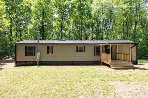 248 Shady Grove Rd, Eden, NC 27288