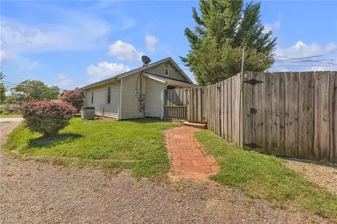 Exterior - 307 Key St S, Pilot Mountain, NC 27041 photo 4 of 12