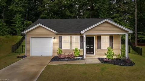 2310 Piccadilly Pines Ct, Winston Salem, NC 27127