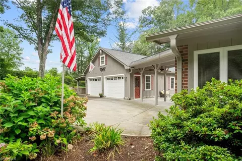 134 English Primrose Ln, Dobson, NC 27017
