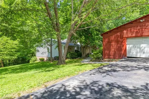 1134 Edwards Farm Rd, King, NC 27021