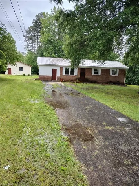 990 Dodson Mill Rd W, Pilot Mountain, NC 27041
