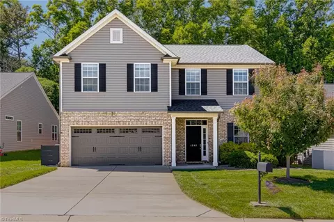 4548 River Gate Dr, Clemmons, NC 27012