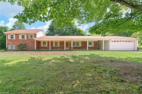 3245 Chinquapin Rd, Yadkinville, NC 27055