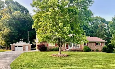 327 Lanier Dr, Lexington, NC 27295