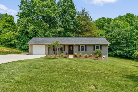 4879 Colonial Cir, Trinity, NC 27370