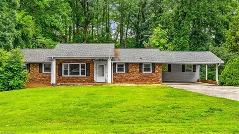 1066 Laverne Ln, Kernersville, NC 27284