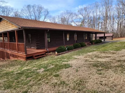 180 Mountain Valley Dr, Eden, NC 27288