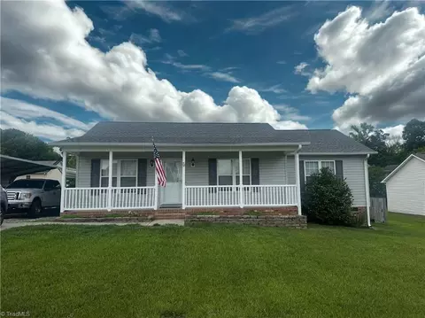 5 Buck Forest Ln, Thomasville, NC 27360