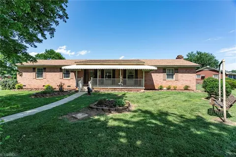 403 Mcpherson Dr E, Mebane, NC 27302