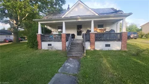 703 Trotter St, Thomasville, NC 27360