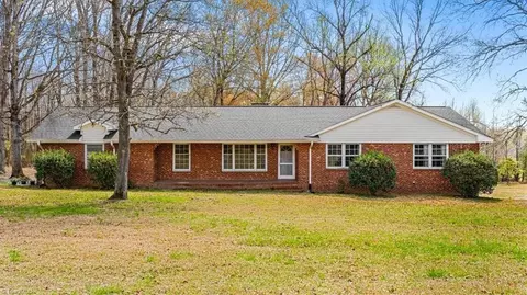 5106 Blakeshire Rd, Greensboro, NC 27406