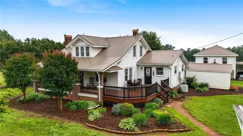 3412 Smithtown Rd, East Bend, NC 27018