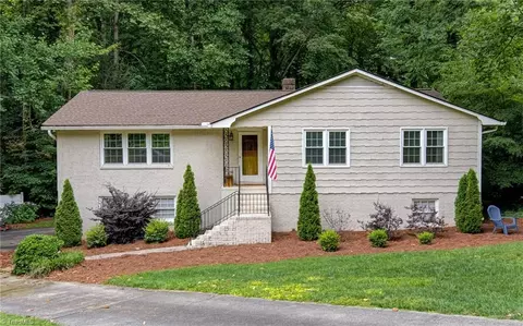 615 Valleybrook Ln, Winston Salem, NC 27104
