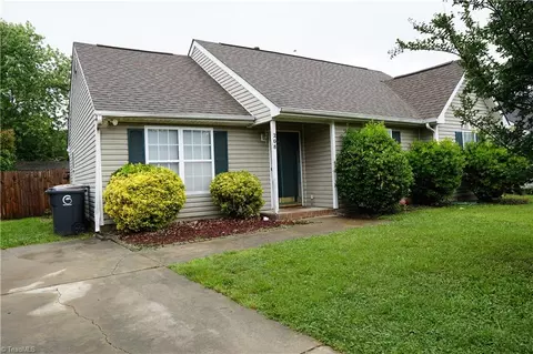 208 Hammond Dr, Greensboro, NC 27406