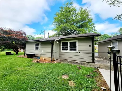 Exterior - 1129 Foxtrot Ct, King, NC 27021 photo 4 of 13