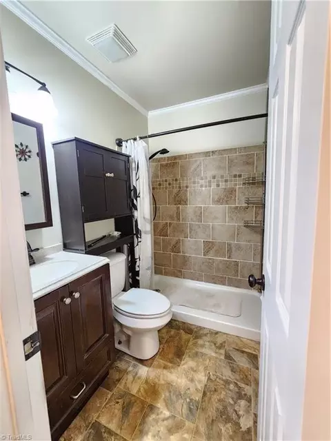 Bath - 1129 Foxtrot Ct, King, NC 27021 photo 3 of 3