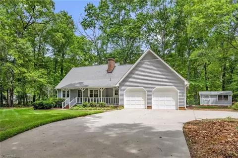 2718 Oak Hollow Dr, Asheboro, NC 27205
