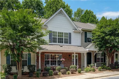 10 Tannenbaum Cir, Greensboro, NC 27410