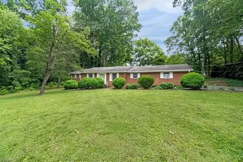 1281 Woodbrook Dr, Kernersville, NC 27284