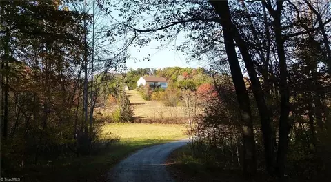 1564 Thore Rd, Pinnacle, NC 27043