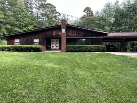 241 Oak Ln, Wilkesboro, NC 28697
