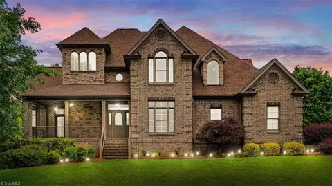 7547 Barbera Dr, Kernersville, NC 27284