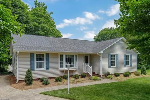 3206 High View Cir, Greensboro, NC 27410