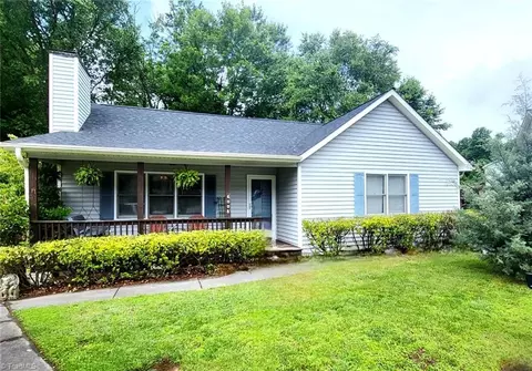 6008 Southcrest Dr, Clemmons, NC 27012