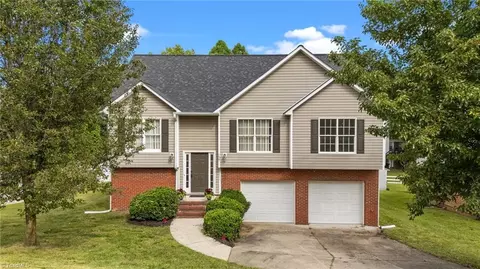 107 Hope Valley Dr, Archdale, NC 27263
