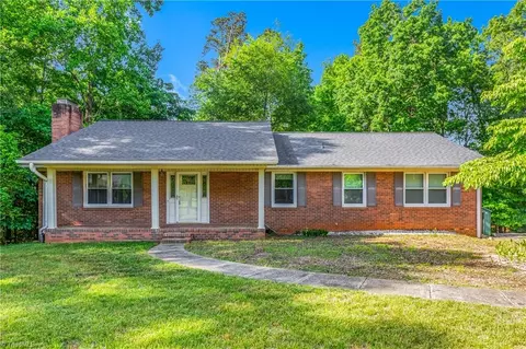 813 Brett Ct, Kernersville, NC 27284