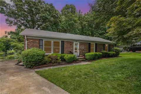6 Woodclub Ct, Greensboro, NC 27406