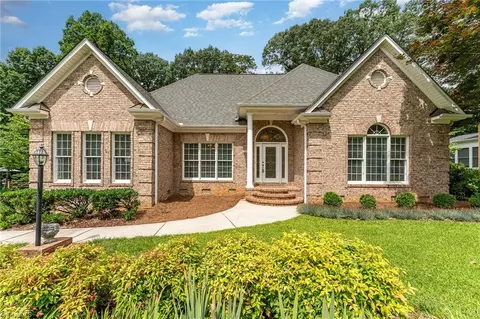 1221 Foxfire Dr, Greensboro, NC 27410