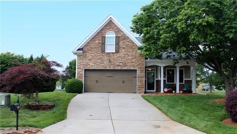 4520 Willows Ct, High Point, NC 27265