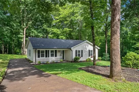 5301 Westrock Dr, Pfafftown, NC 27040