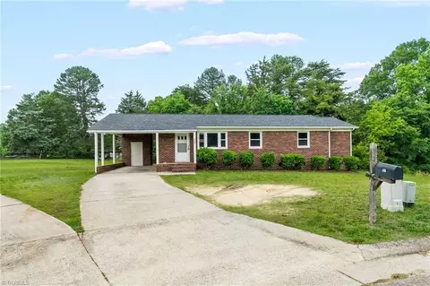 125 Jacklyn Ct, High Point, NC 27265