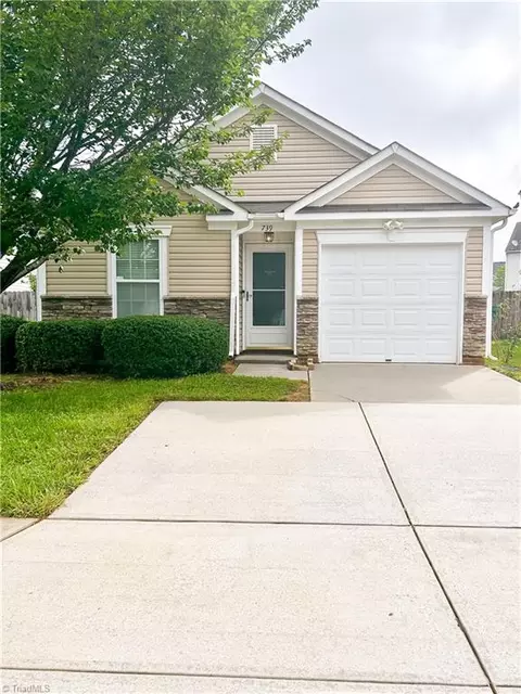 739 Runningbrook Ln, Rural Hall, NC 27045