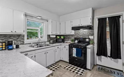 1605 Guyer St, High Point, NC 27265 photo 17