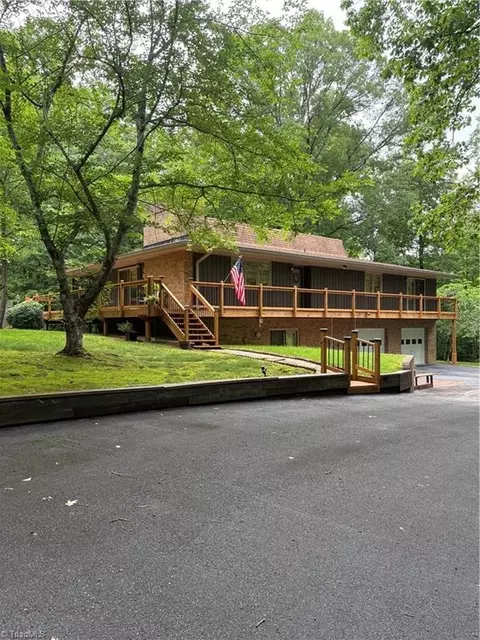 235 Hogan Bowers Rd, Thomasville, NC 27360