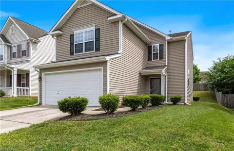2575 Fiddlers Glenn Dr, Winston Salem, NC 27127