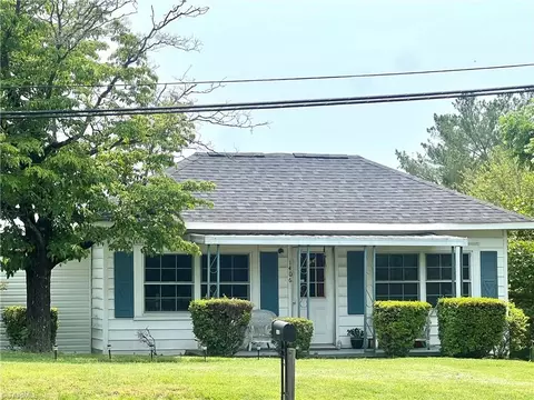 1406 Pine St E, Mount Airy, NC 27030