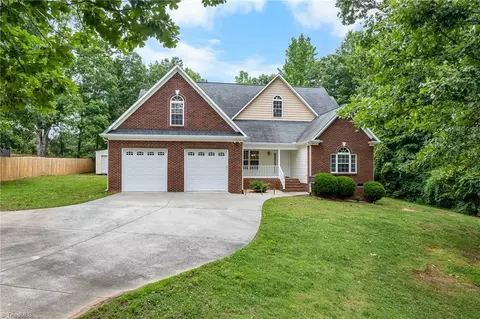 269 Country Villa Dr, Lexington, NC 27295