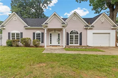 4648 Shattalon Dr, Winston Salem, NC 27106