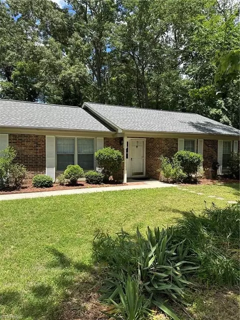 4 Manard Ct, Greensboro, NC 27407