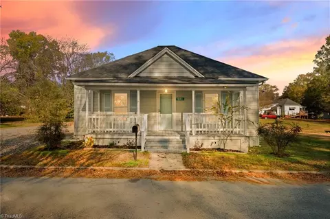 521 Walnut St, Eden, NC 27288