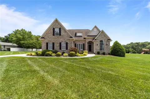 7796 Crabtree Valley Ct, Greensboro, NC 27455