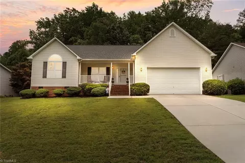16 Whitaker Pl, Thomasville, NC 27360