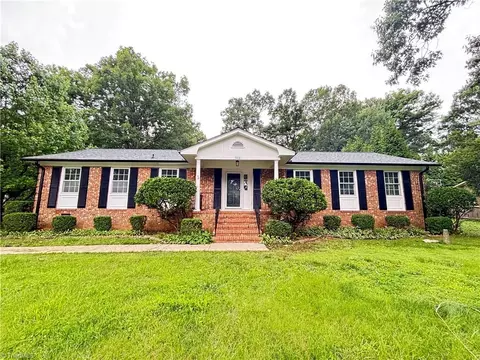 5014 Edinborough Rd, Greensboro, NC 27406