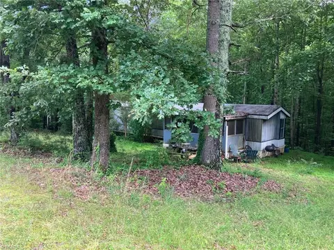 1010 Burdun Ln, Walnut Cove, NC 27052 photo 2